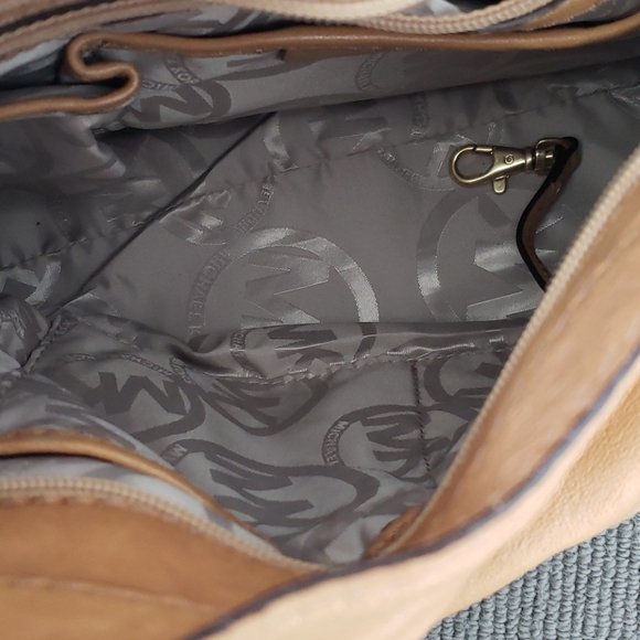 Leather Michael Kors shoulder tote - Picture 3 of 3